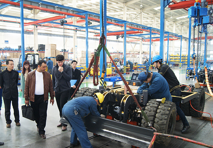 沃爾華集團20臺挖掘機順利出口中東地區