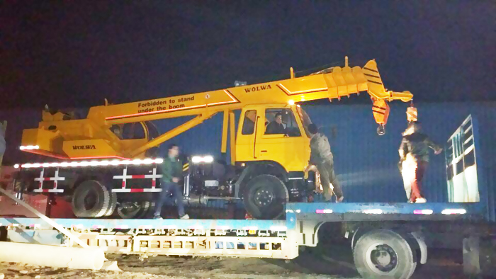 沃爾華集團12噸汽車起重機順利出口泰國