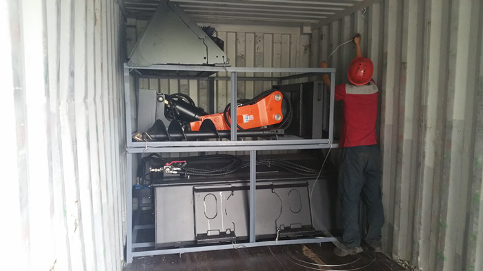 沃爾華集團(tuán)一批滑移裝載機(jī)出口南美