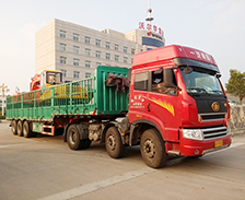 沃爾華集團(tuán)2臺(tái)挖掘機(jī)裝車(chē)即將出口委內(nèi)瑞拉