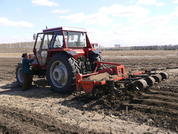 2014年中國農機工業(yè)主營收入近4000億元