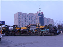 新春開門紅！沃爾華集團(tuán)一批挖掘機(jī)順利發(fā)車