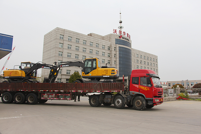 沃爾華一批新款輪式挖掘機發往西北地區