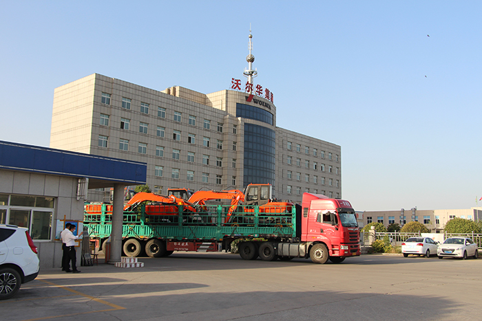 沃爾華一批新款輪式挖掘機發往北方地區